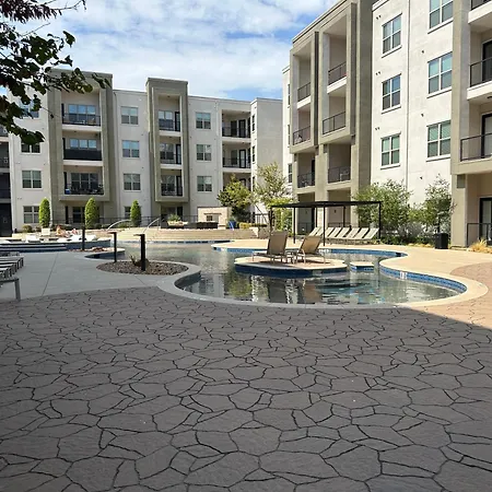 Cozy & Comfortable ! In The Heart Of Dallas